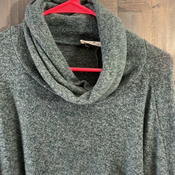 Top - Picture 2 of 4